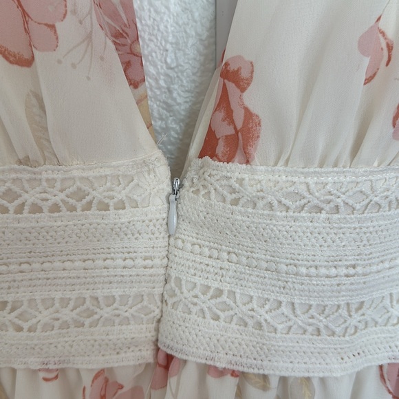 Beautiful summer dress perfect for picnic or barbecue. New withtags - Picture 3 of 9